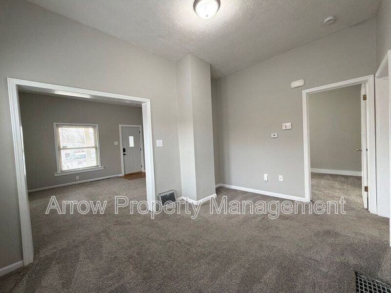 2738 Apple St - Photo 3 of 12