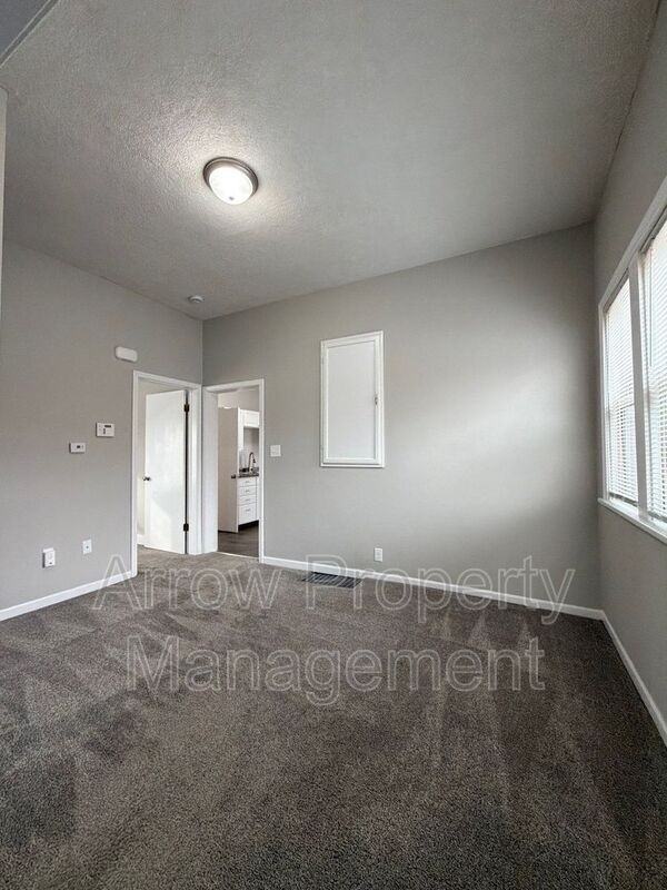 2738 Apple St - Photo 4 of 12