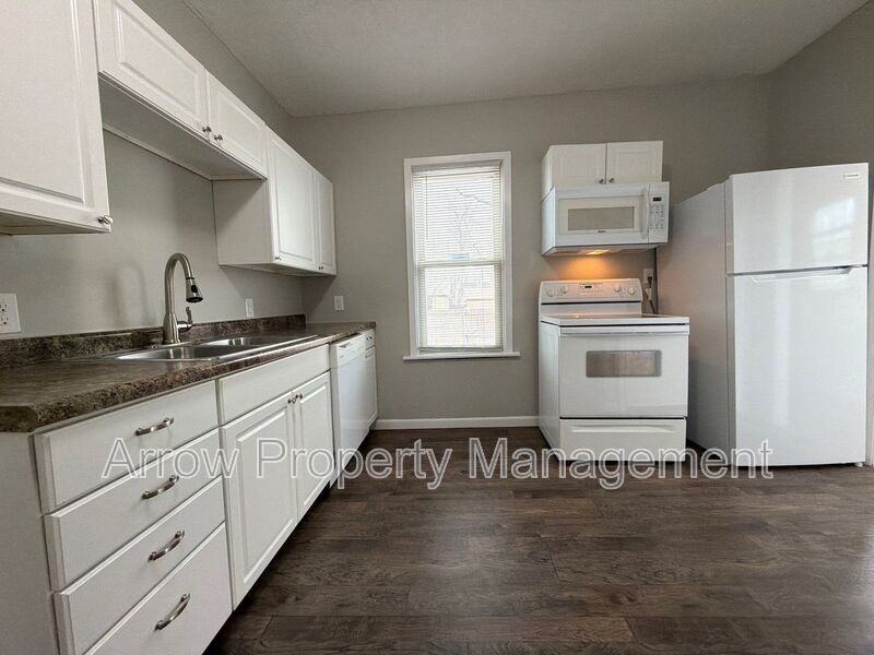 2738 Apple St - Photo 5 of 12