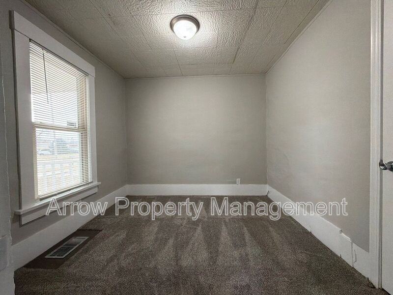 2738 Apple St - Photo 6 of 12