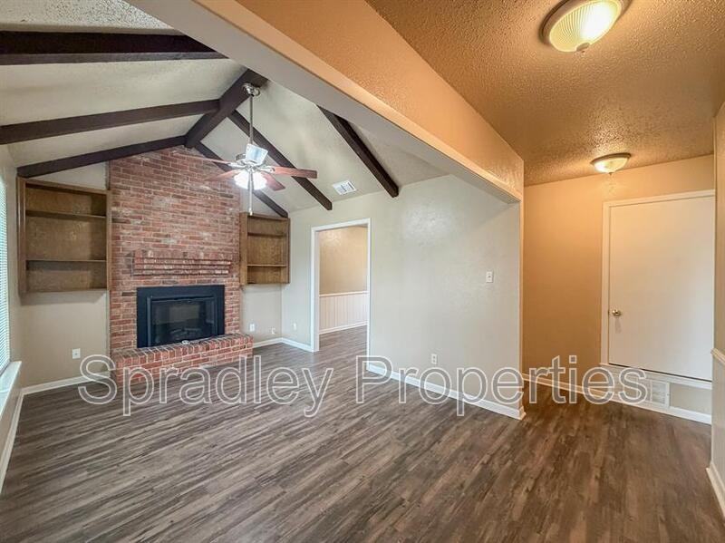 801 Apache Dr - Photo 2 of 12