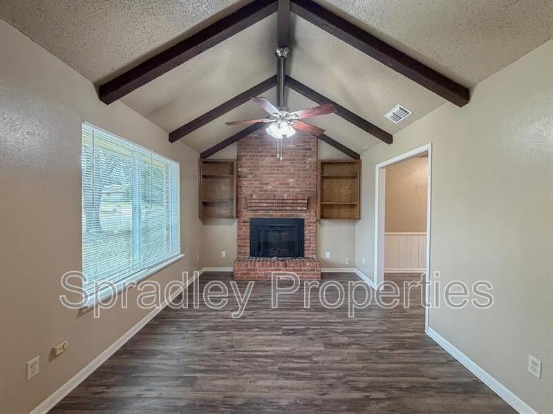 801 Apache Dr - Photo 4 of 12