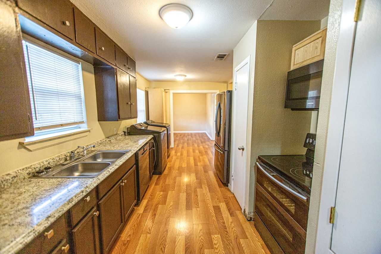 3624 Walnut Avenue - Photo 3 of 26