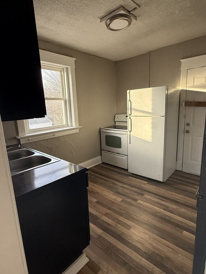 1700 East 36th Street - Photo 3 of 16