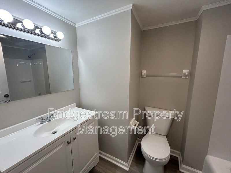 441 N Broadway St #3 - Photo 7 of 8