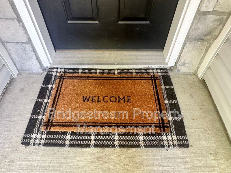 282 Hess Ct - Photo 3 of 25