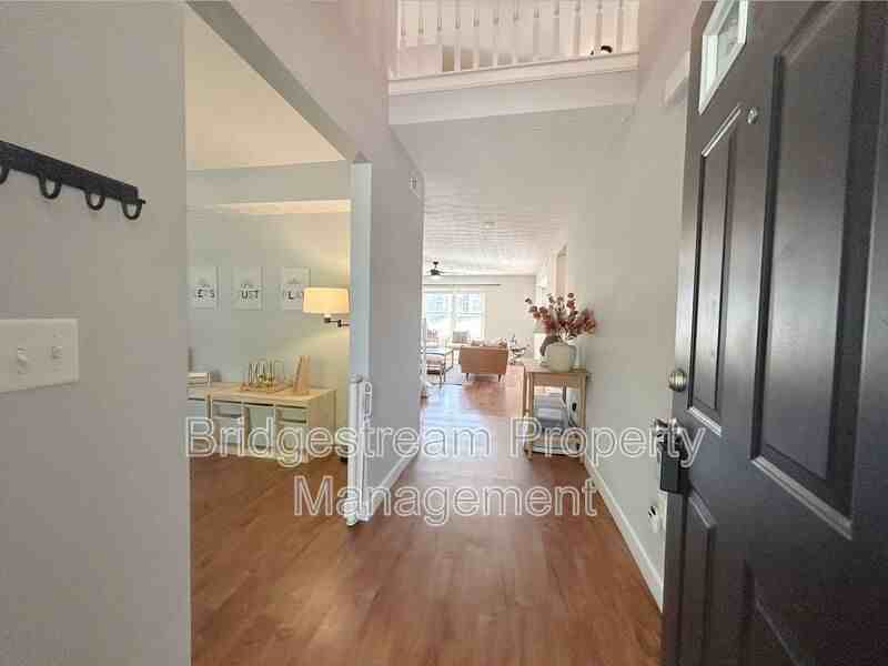 282 Hess Ct - Photo 4 of 25