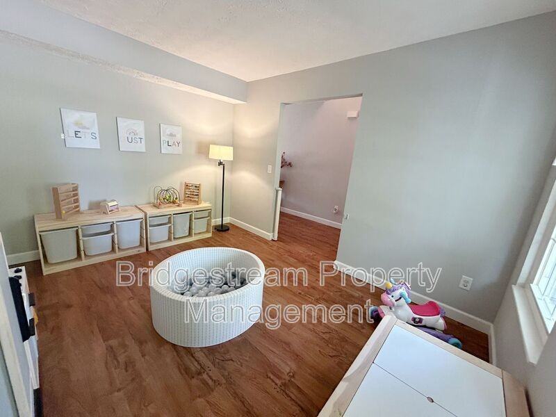 282 Hess Ct - Photo 5 of 25