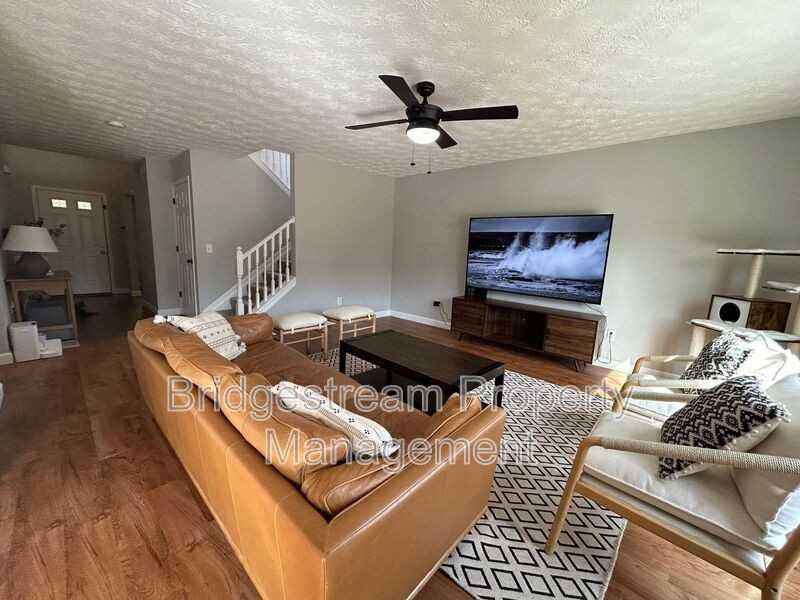 282 Hess Ct - Photo 6 of 25