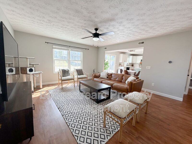 282 Hess Ct - Photo 7 of 25