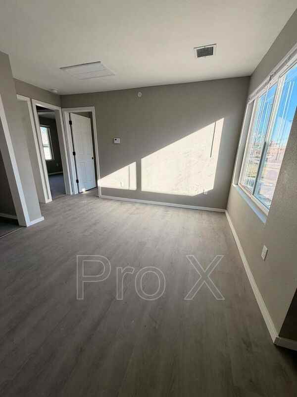 117-121 S Byers Apartments - Photo 3 of 14