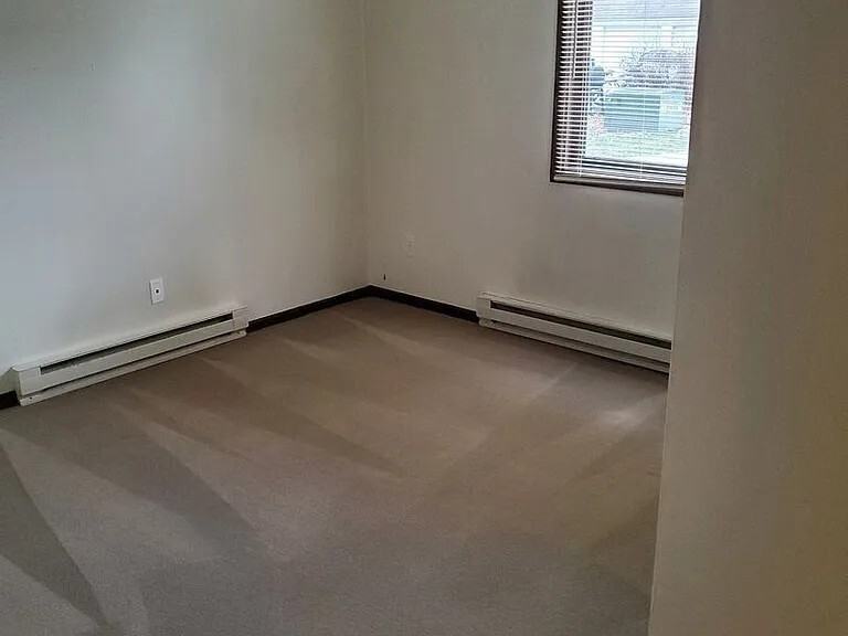 600-604 Northeast 4th Street - Photo 4 of 8