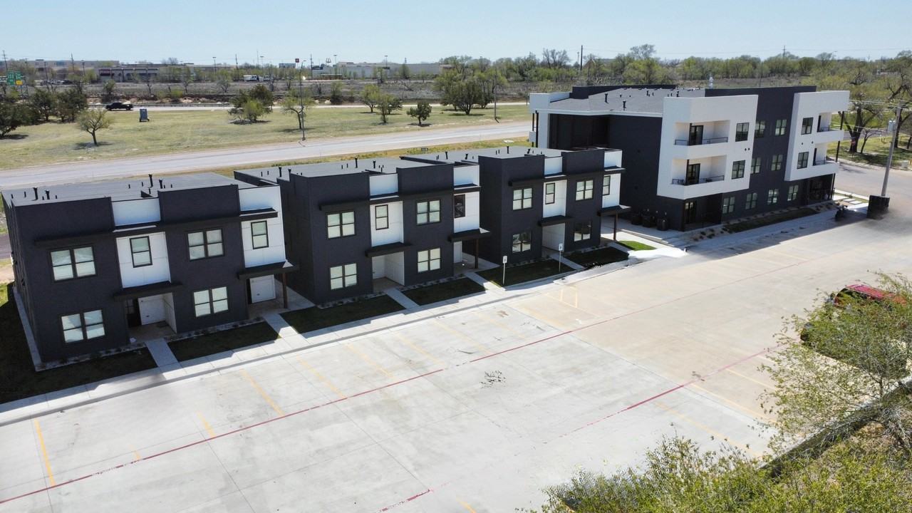 HUNSLEY HEIGHTS - Photo 3 of 10