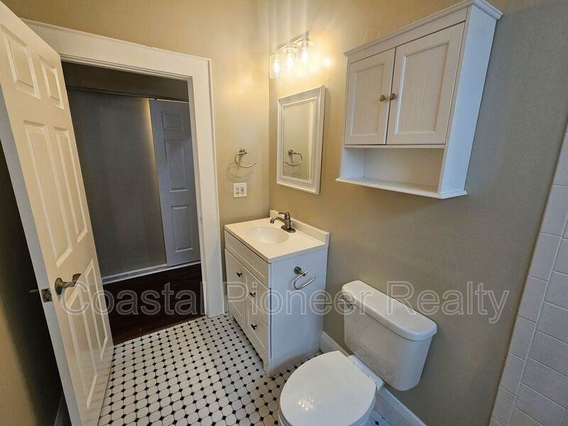 209 S Westland Ave #C - Photo 6 of 10