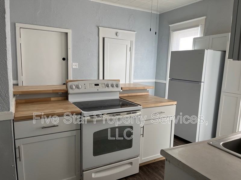 400 W Allen St - Photo 2 of 7