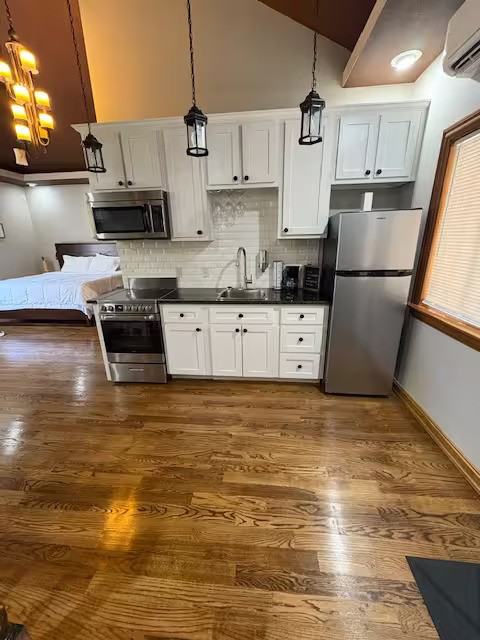 335 North Peachtree Ave - Photo 2 of 9