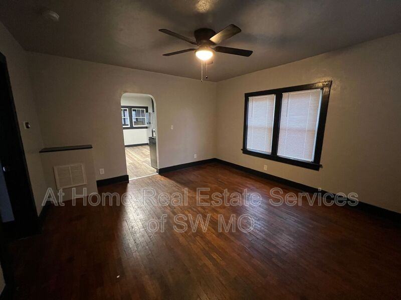 948 S Nettleton Ave - Photo 2 of 9