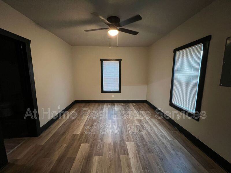 948 S Nettleton Ave - Photo 3 of 9