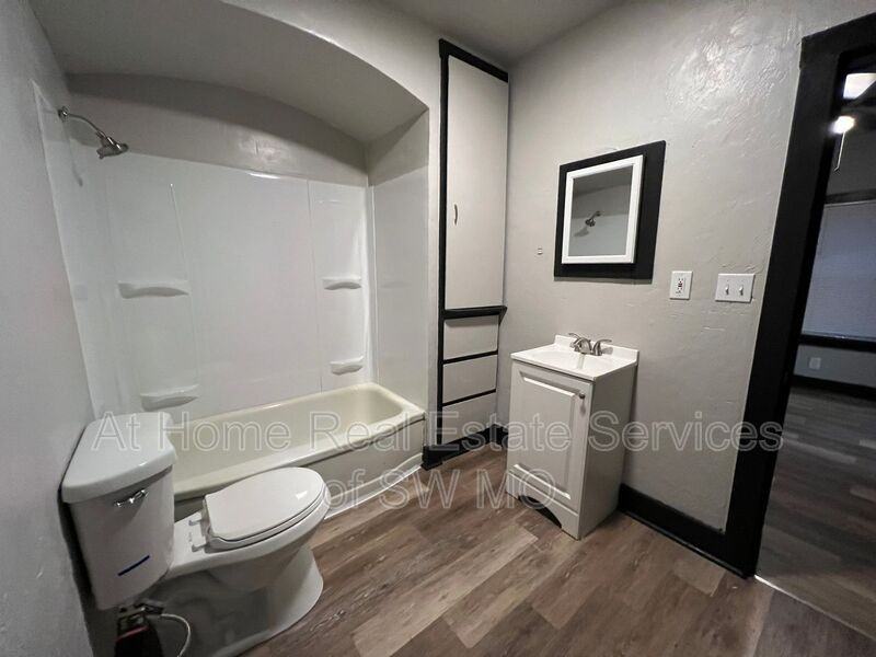 948 S Nettleton Ave - Photo 4 of 9