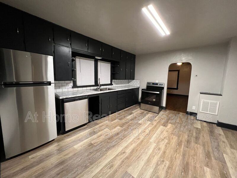 948 S Nettleton Ave - Photo 7 of 9