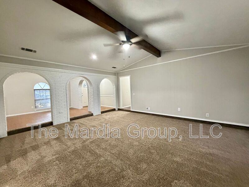 2744 S Cypress Cir - Photo 2 of 15