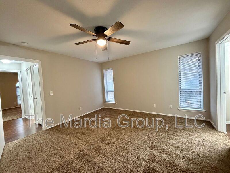 2744 S Cypress Cir - Photo 4 of 15