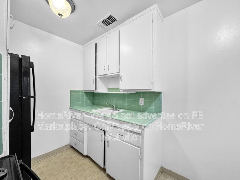 2957 Howe Ave #9 - Photo 2 of 17