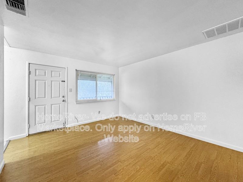 2957 Howe Ave #9 - Photo 3 of 17