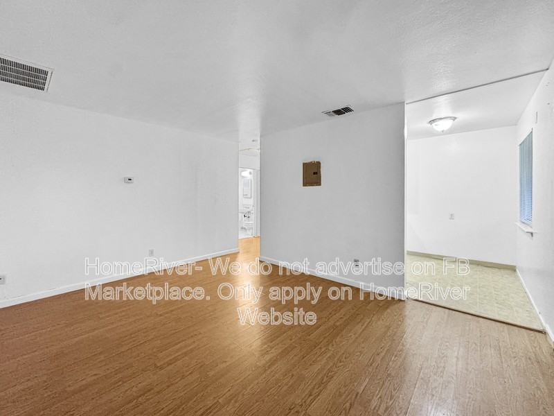 2957 Howe Ave #9 - Photo 4 of 17