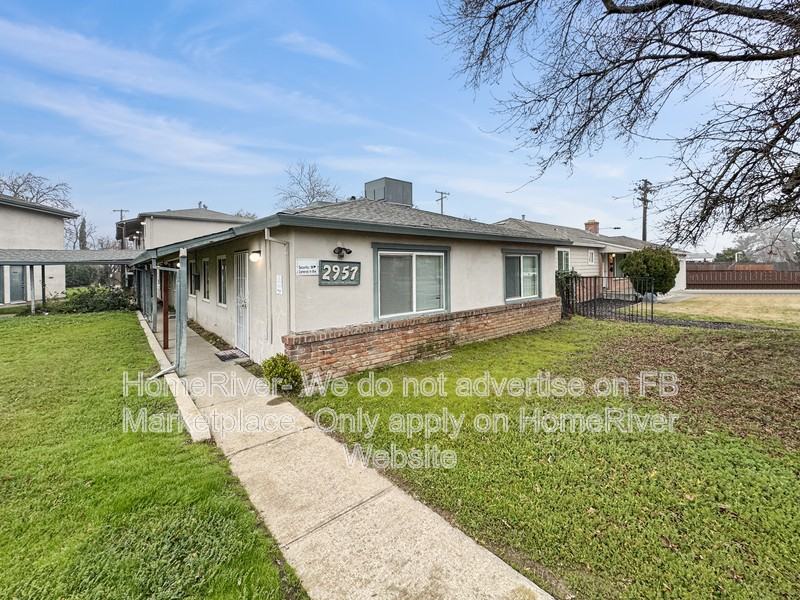 2957 Howe Ave #9 - Photo 5 of 17