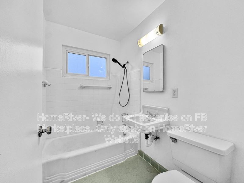 2957 Howe Ave #9 - Photo 6 of 17