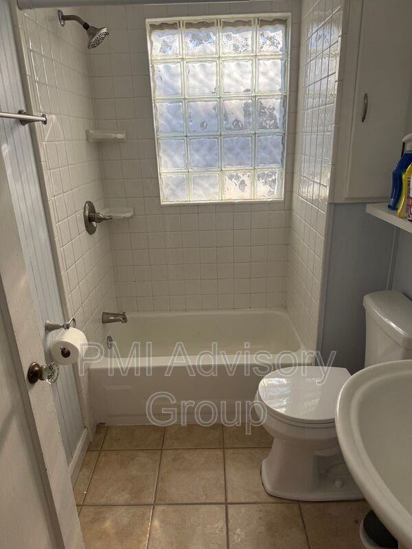 1124 Sw Collins Ave - Photo 7 of 8