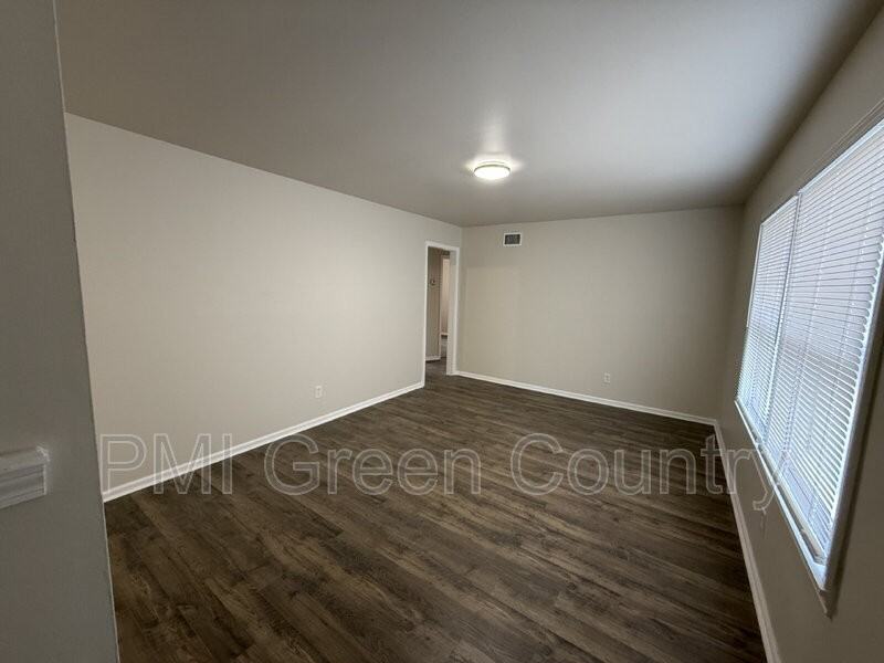 336 W 61st Pl N - Photo 4 of 13