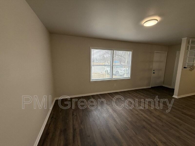 336 W 61st Pl N - Photo 5 of 13