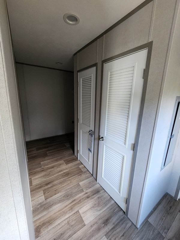 1001 Wave Ln - Photo 4 of 7