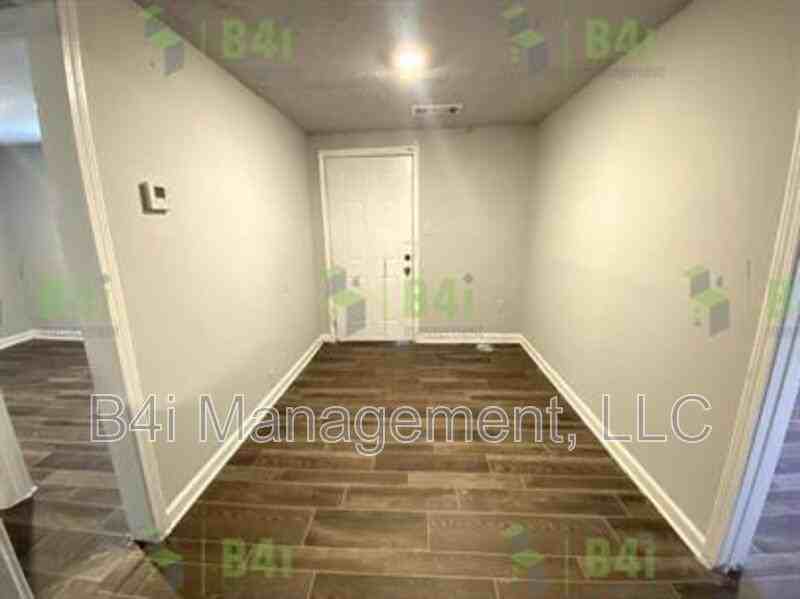 8012 Green St - Photo 5 of 16