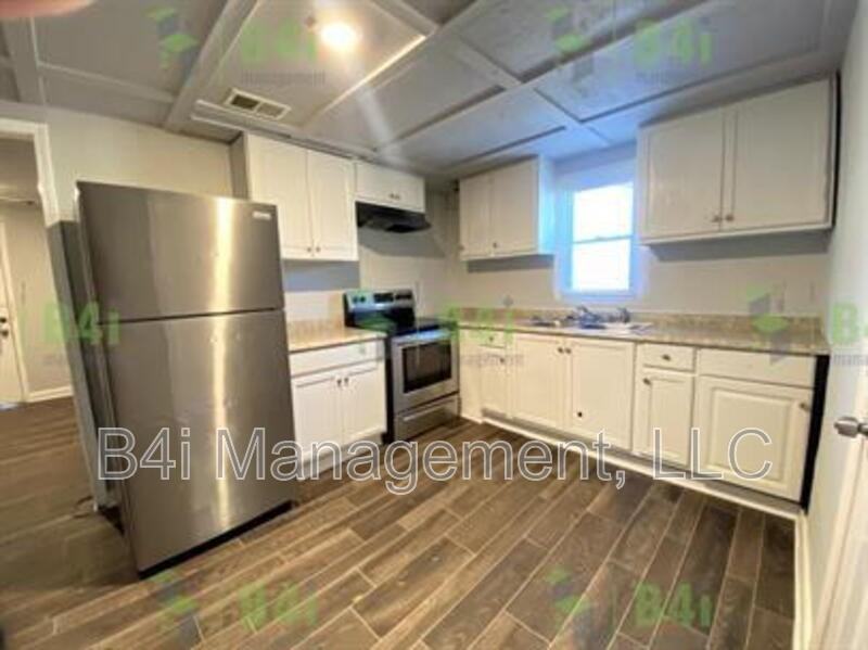 8012 Green St - Photo 6 of 16