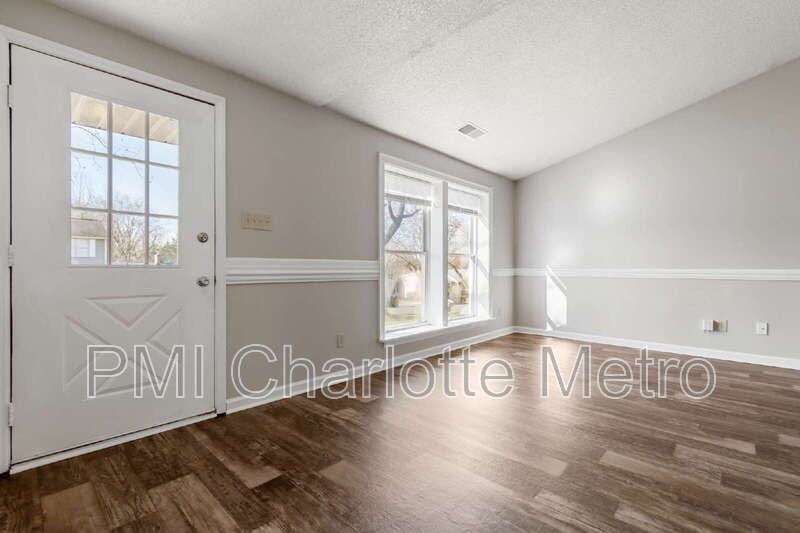 3214 Old House Cir - Photo 4 of 32