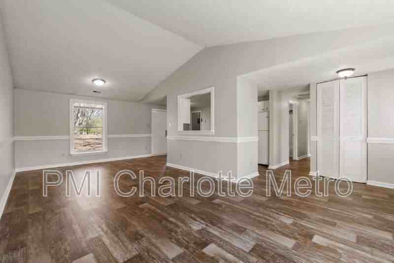 3214 Old House Cir - Photo 6 of 32