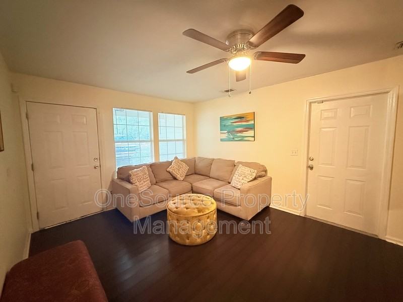 261 Carterwood Dr - Photo 4 of 15