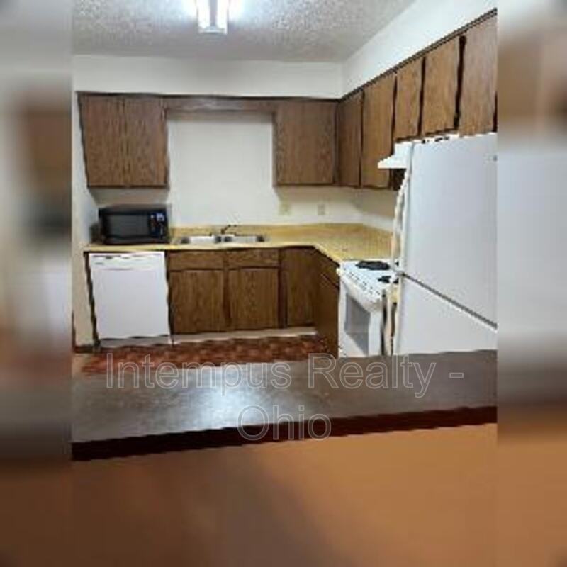 6321 Saint Andrews Dr #7 - Photo 3 of 6