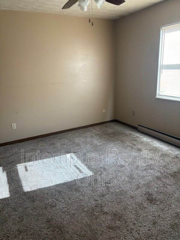 7469 Huntington Dr #5 - Photo 4 of 5