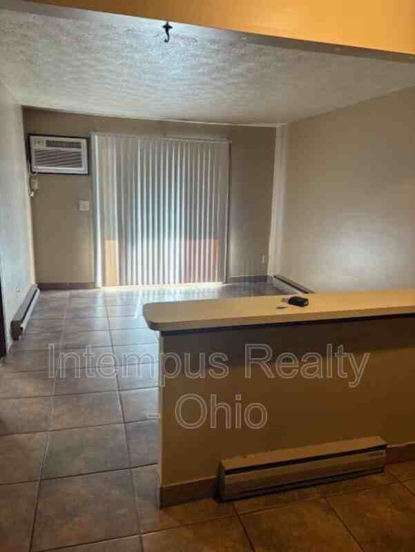 7469 Huntington Dr #5 - Photo 5 of 5