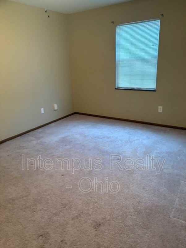 3835 Indian Run Dr #2 - Photo 4 of 5