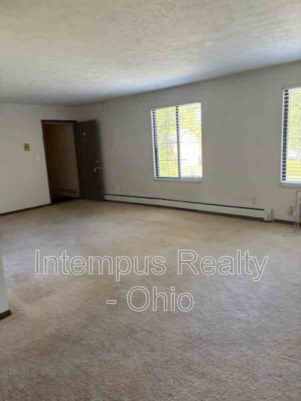 6321 Saint Andrews Dr #3 - Photo 3 of 7