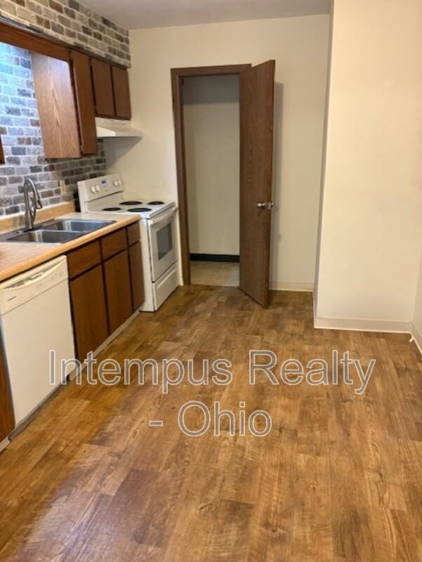 6321 Saint Andrews Dr #3 - Photo 4 of 7