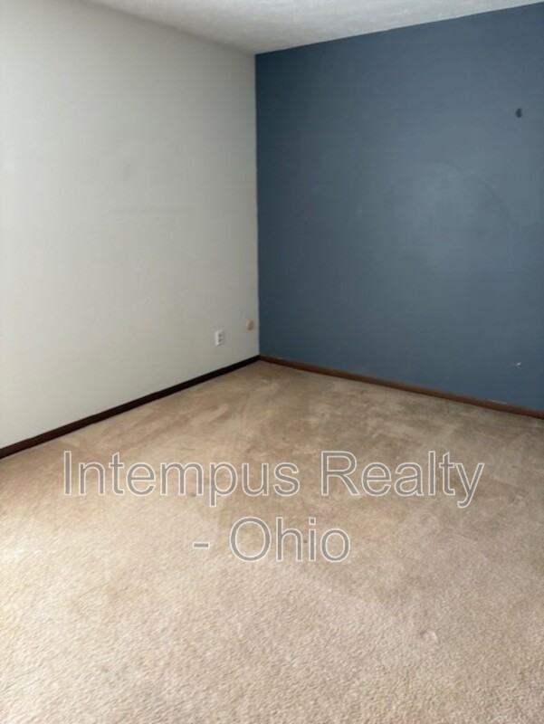 6321 Saint Andrews Dr #3 - Photo 6 of 7