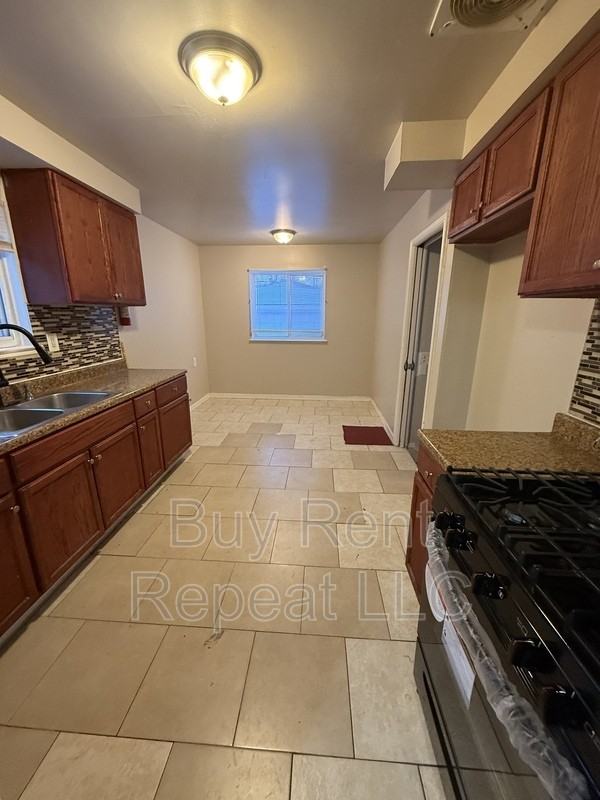 23344 Panama Ave - Photo 5 of 13