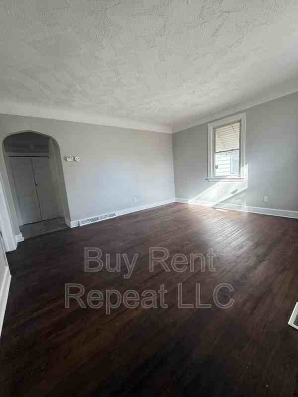 12735 Vernon Ave - Photo 3 of 12