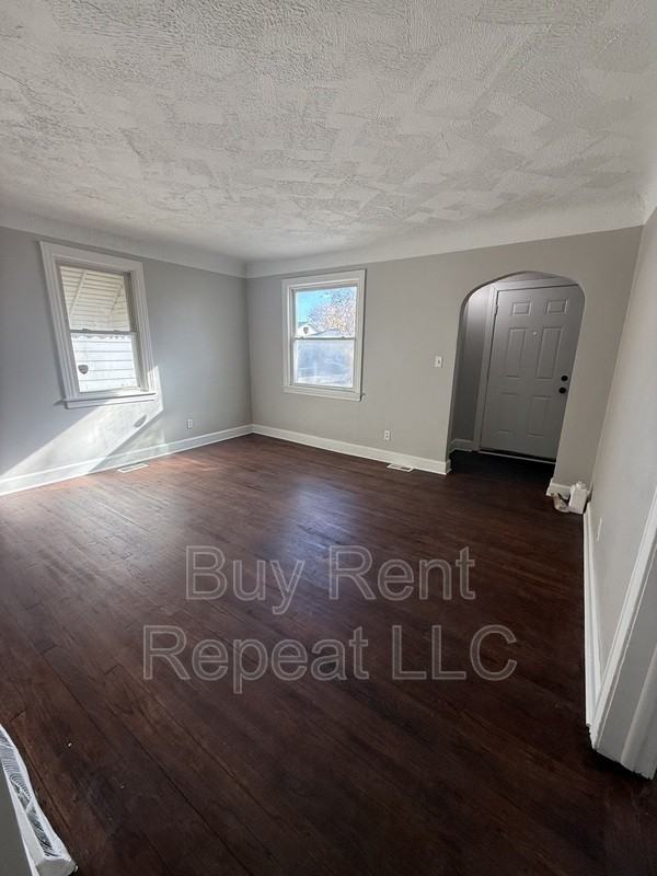 12735 Vernon Ave - Photo 4 of 12